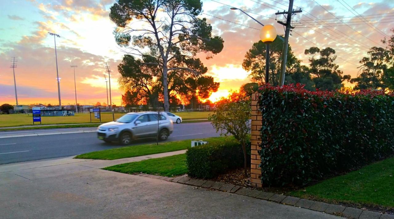 City Park Motel And Apartments Wagga Wagga Exterior photo